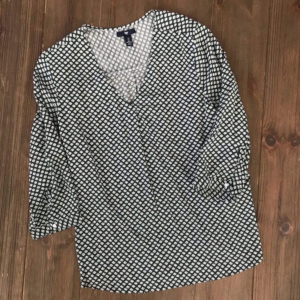 Dark green and white print Gap shirt! NEW